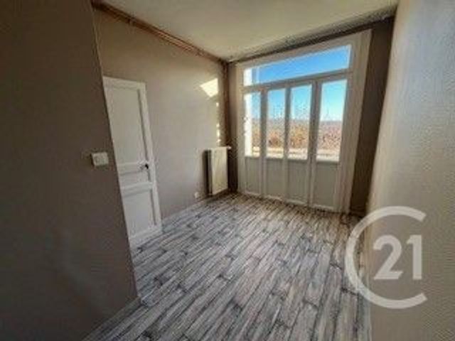 Appartement T3 à louer - 3 pièces - 76.0 m2 - MONTLUCON - 03 - AUVERGNE - Century 21 Pasquet Immobilier
