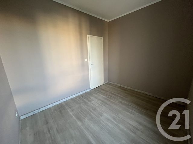 Appartement T3 à louer - 3 pièces - 76.0 m2 - MONTLUCON - 03 - AUVERGNE - Century 21 Pasquet Immobilier
