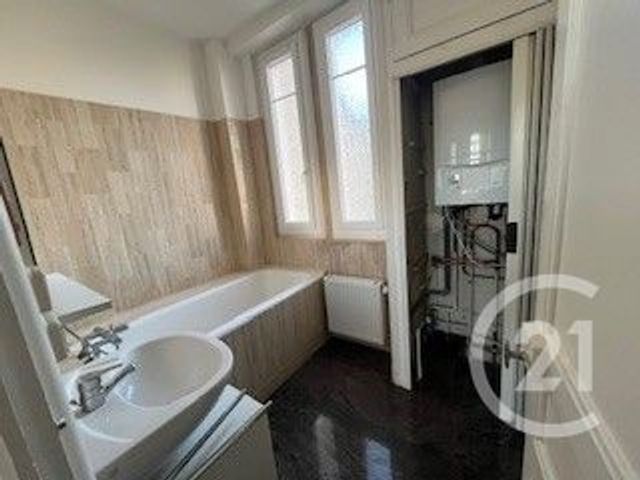 Appartement T3 à louer - 3 pièces - 76.0 m2 - MONTLUCON - 03 - AUVERGNE - Century 21 Pasquet Immobilier