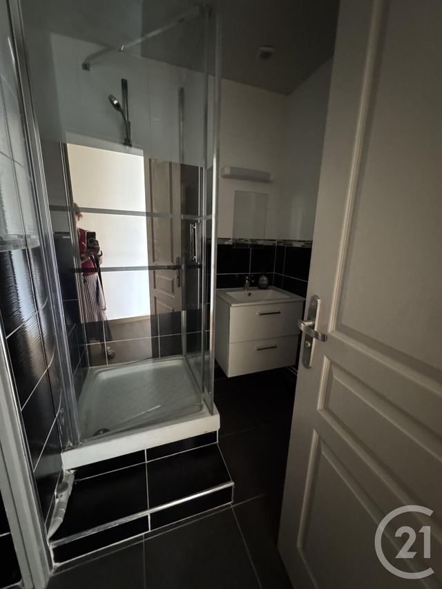 Appartement F2 à louer - 3 pièces - 57.67 m2 - MONTLUCON - 03 - AUVERGNE - Century 21 Pasquet Immobilier