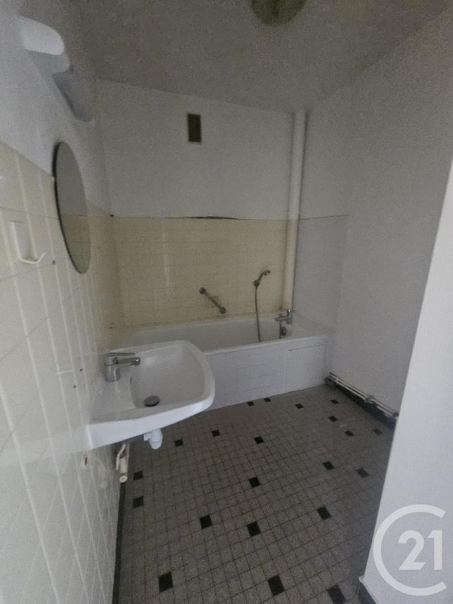 Appartement à louer - 3 pièces - 61.0 m2 - MONTLUCON - 03 - AUVERGNE - Century 21 Pasquet Immobilier