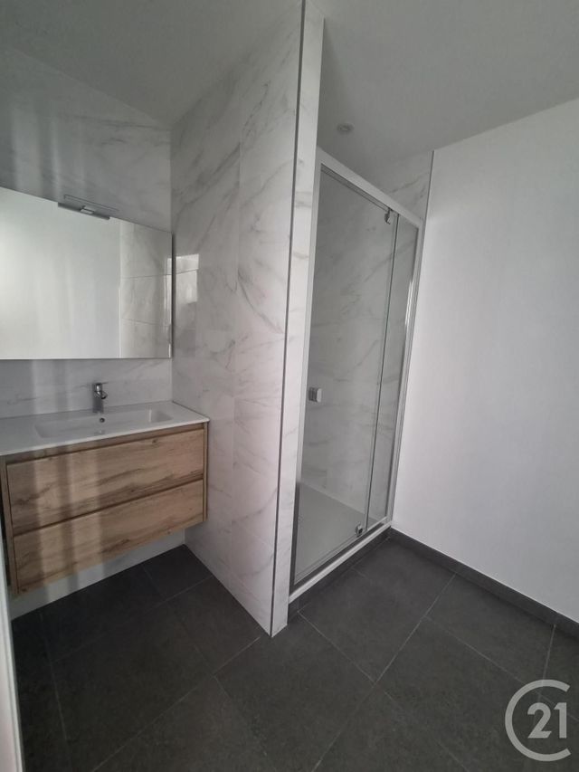 Appartement F2 à louer - 2 pièces - 48.86 m2 - MONTLUCON - 03 - AUVERGNE - Century 21 Pasquet Immobilier