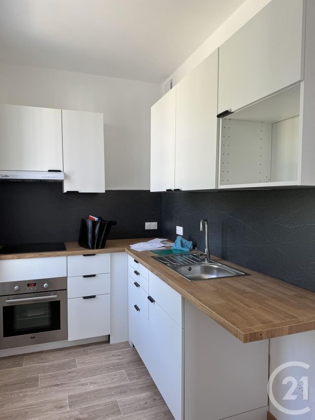 Appartement à louer - 3 pièces - 65.52 m2 - NERIS LES BAINS - 03 - AUVERGNE - Century 21 Pasquet Immobilier