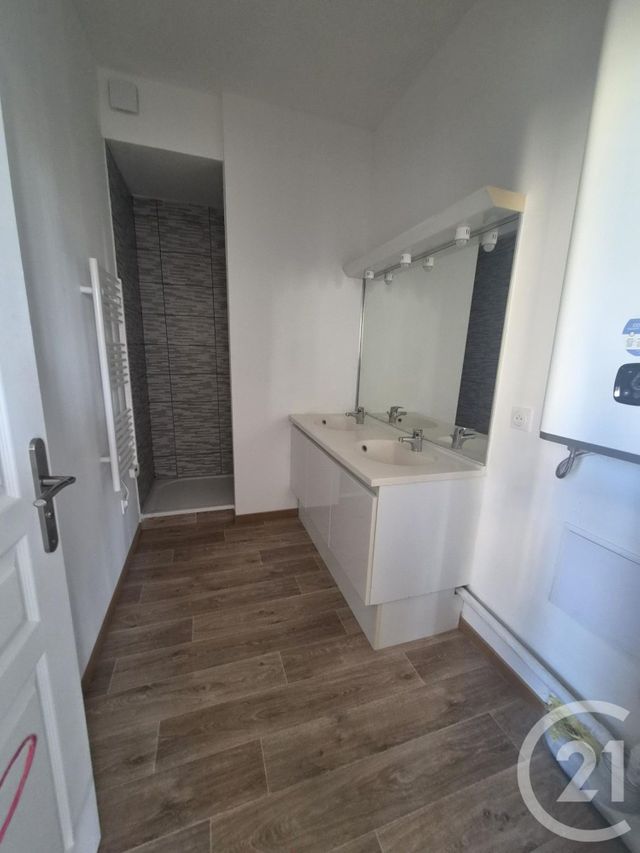 Appartement à louer - 3 pièces - 65.52 m2 - NERIS LES BAINS - 03 - AUVERGNE - Century 21 Pasquet Immobilier