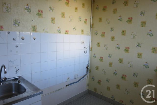 Appartement F1 à louer - 1 pièce - 35.0 m2 - COMMENTRY - 03 - AUVERGNE - Century 21 Pasquet Immobilier