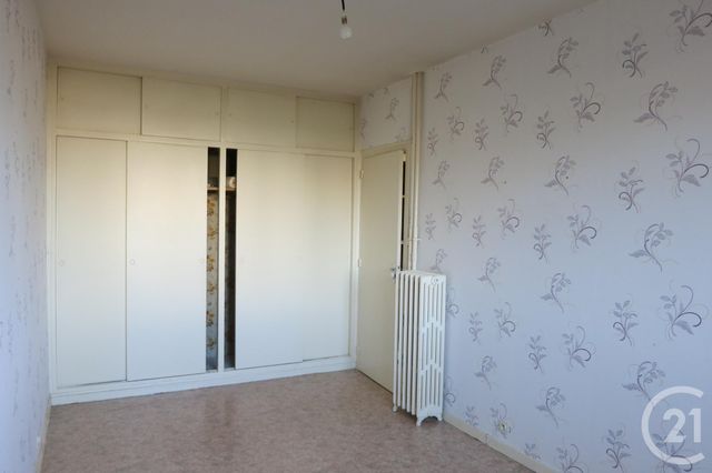 Appartement F1 à louer - 1 pièce - 35.0 m2 - COMMENTRY - 03 - AUVERGNE - Century 21 Pasquet Immobilier