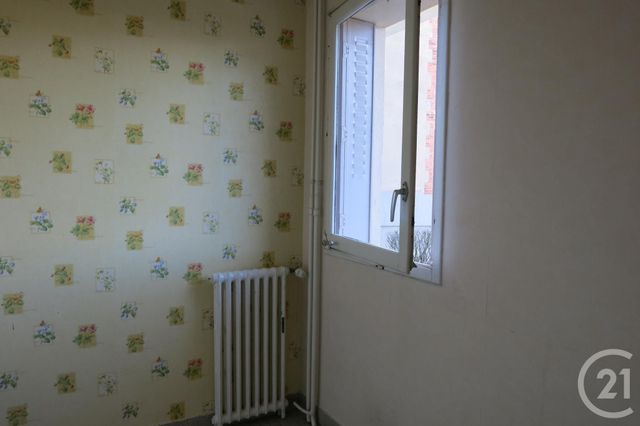 Appartement F1 à louer - 1 pièce - 35.0 m2 - COMMENTRY - 03 - AUVERGNE - Century 21 Pasquet Immobilier