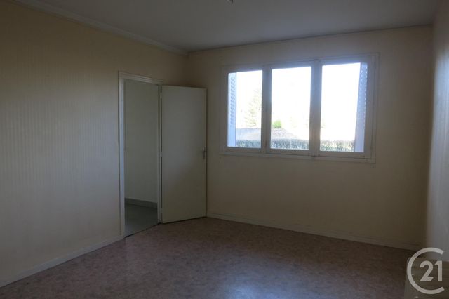 Appartement F1 à louer - 1 pièce - 35.0 m2 - COMMENTRY - 03 - AUVERGNE - Century 21 Pasquet Immobilier