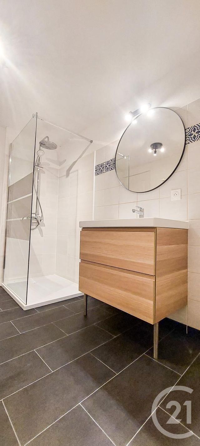Appartement à louer - 3 pièces - 80.0 m2 - MONTLUCON - 03 - AUVERGNE - Century 21 Pasquet Immobilier