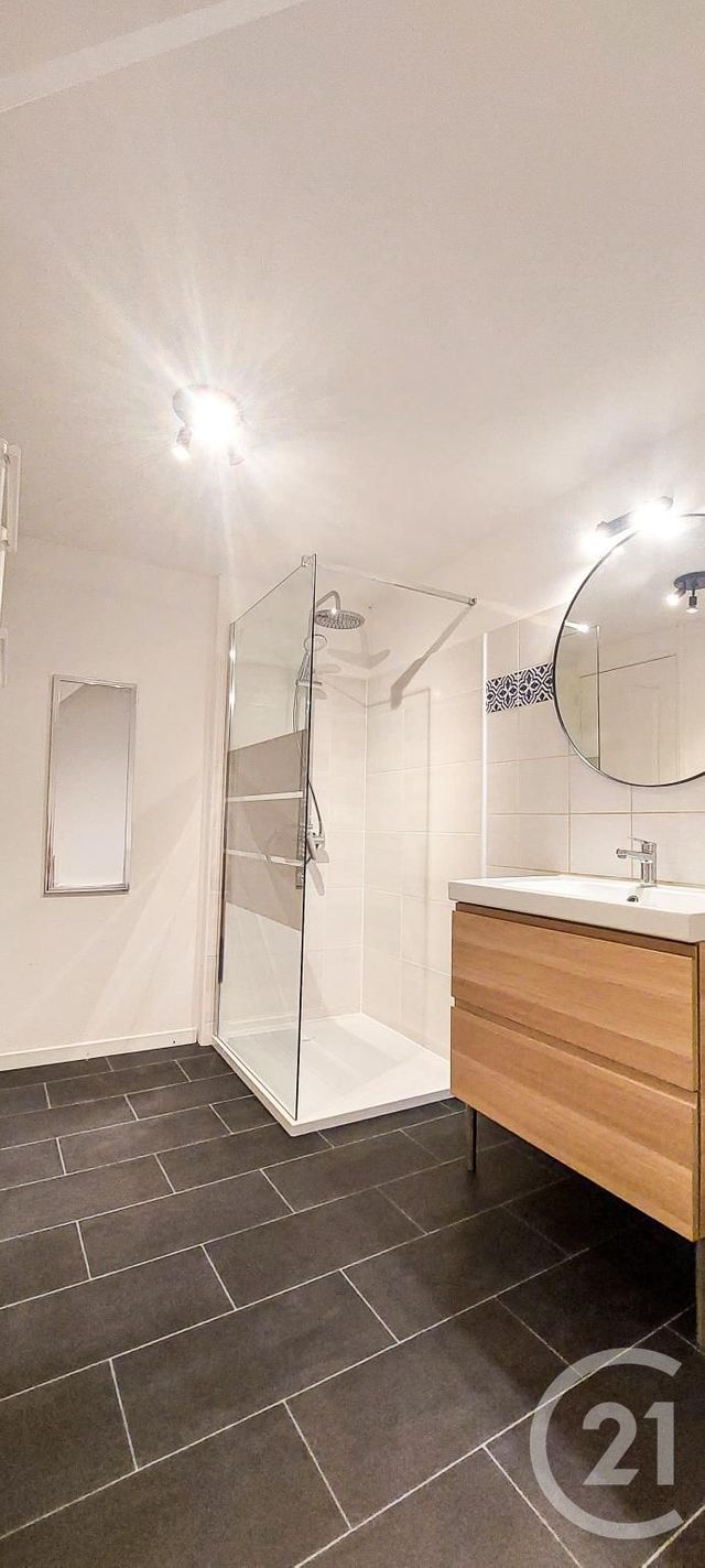 Appartement à louer - 3 pièces - 80.0 m2 - MONTLUCON - 03 - AUVERGNE - Century 21 Pasquet Immobilier