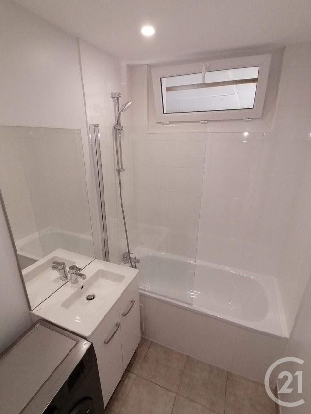 Appartement Studio à louer - 2 pièces - 23.0 m2 - MONTLUCON - 03 - AUVERGNE - Century 21 Pasquet Immobilier