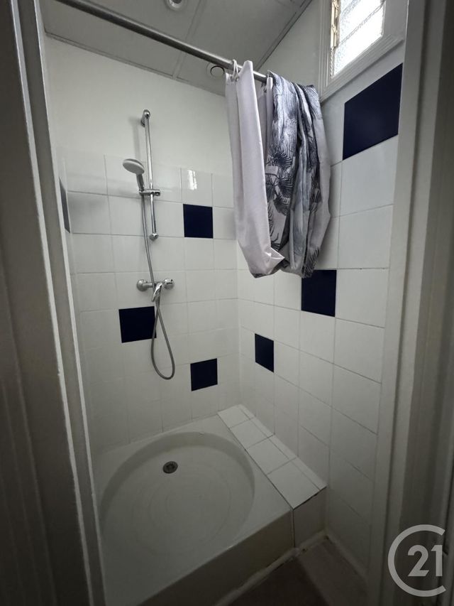 Appartement F1 bis à louer - 2 pièces - 30.0 m2 - MONTLUCON - 03 - AUVERGNE - Century 21 Pasquet Immobilier