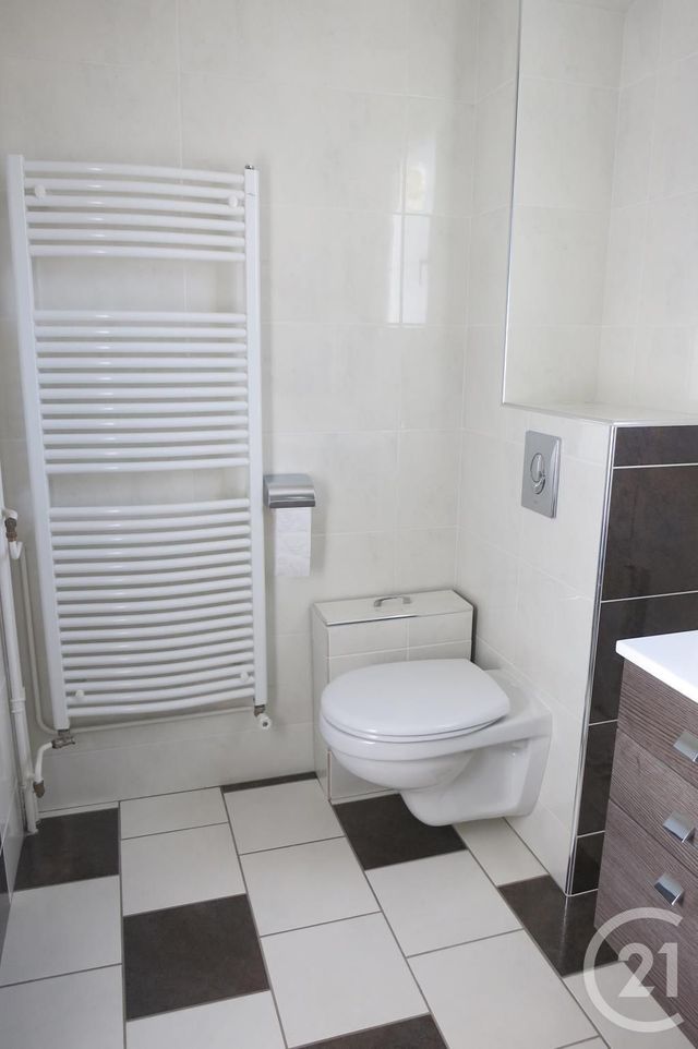 Appartement F2 à louer - 2 pièces - 52.38 m2 - MONTLUCON - 03 - AUVERGNE - Century 21 Pasquet Immobilier
