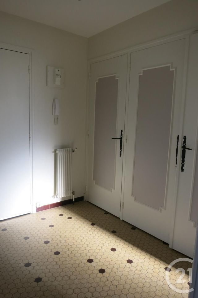 Appartement F2 à louer - 2 pièces - 52.38 m2 - MONTLUCON - 03 - AUVERGNE - Century 21 Pasquet Immobilier