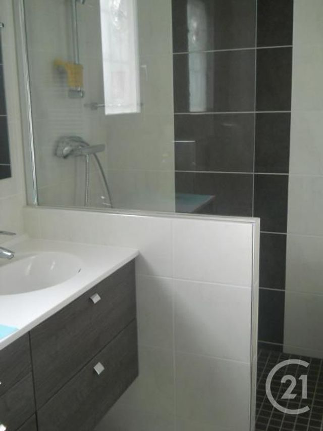 Appartement F2 à louer - 2 pièces - 52.38 m2 - MONTLUCON - 03 - AUVERGNE - Century 21 Pasquet Immobilier