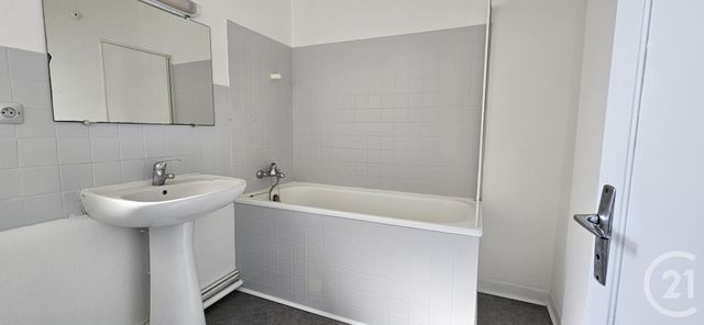 Appartement F3 à vendre - 3 pièces - 65.39 m2 - MONTLUCON - 03 - AUVERGNE - Century 21 Pasquet Immobilier