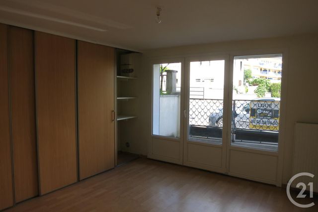 Appartement à louer - 3 pièces - 64.63 m2 - MONTLUCON - 03 - AUVERGNE - Century 21 Pasquet Immobilier