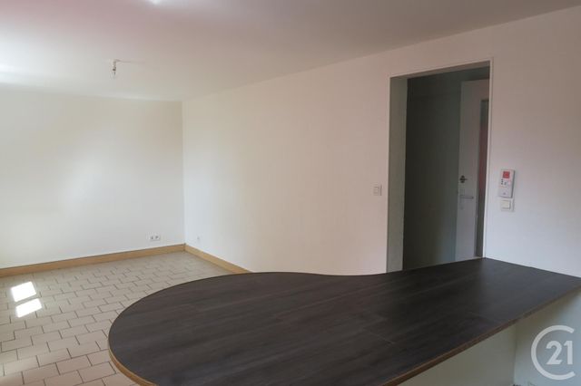 Appartement à louer - 3 pièces - 64.63 m2 - MONTLUCON - 03 - AUVERGNE - Century 21 Pasquet Immobilier