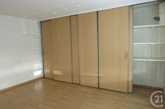 Appartement à louer - 3 pièces - 64.63 m2 - MONTLUCON - 03 - AUVERGNE - Century 21 Pasquet Immobilier