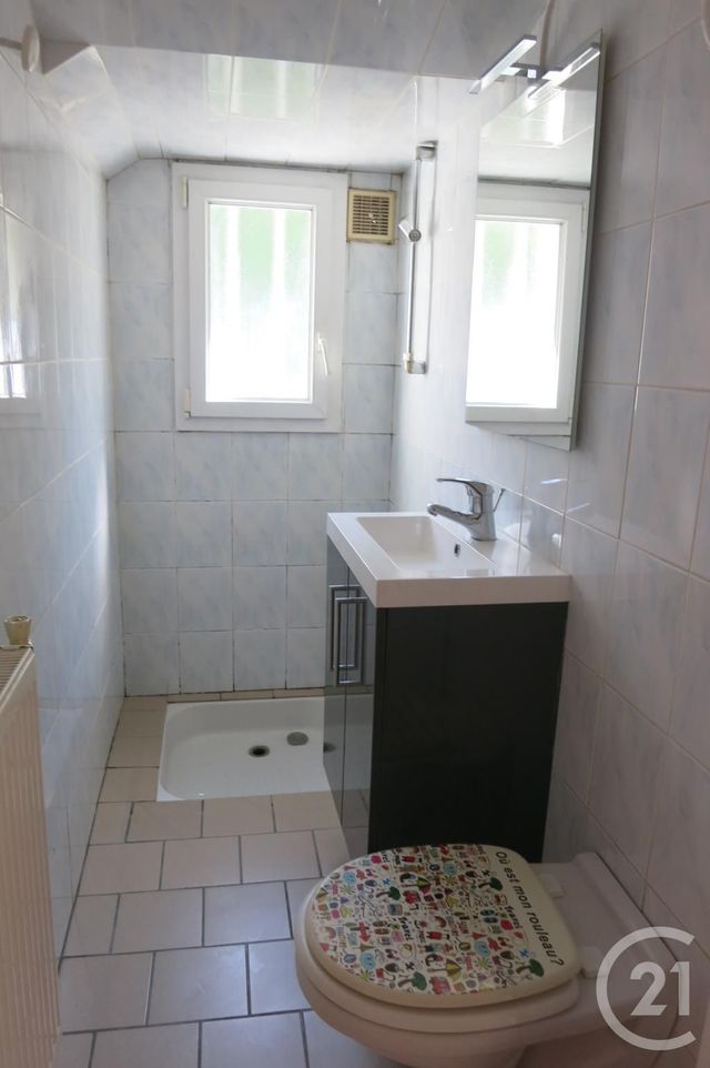Appartement à louer - 3 pièces - 64.63 m2 - MONTLUCON - 03 - AUVERGNE - Century 21 Pasquet Immobilier