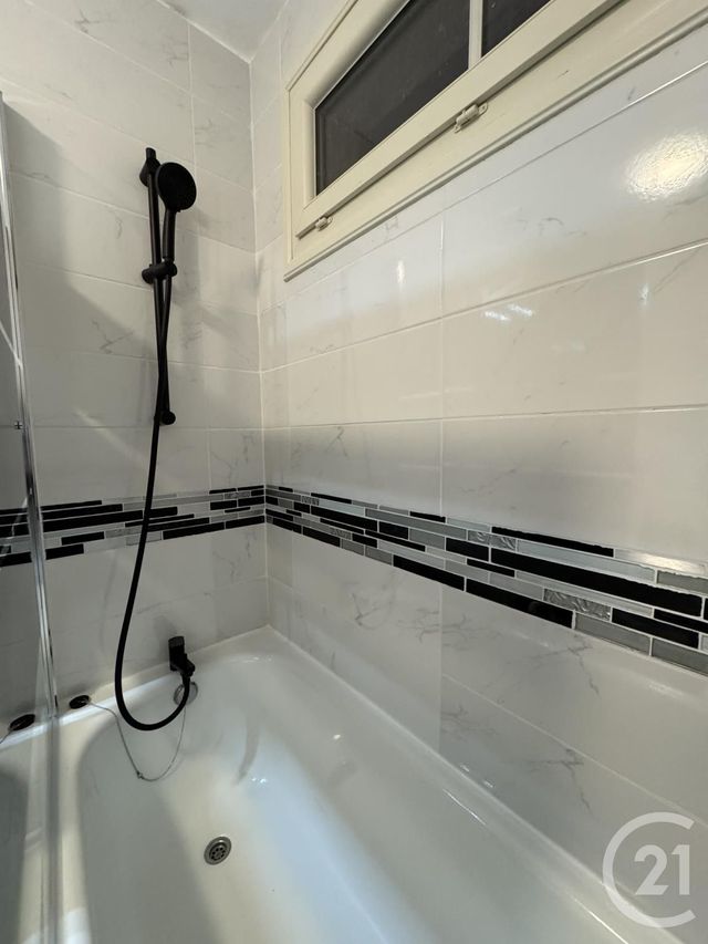 Appartement F2 à louer - 2 pièces - 46.64 m2 - COMMENTRY - 03 - AUVERGNE - Century 21 Pasquet Immobilier
