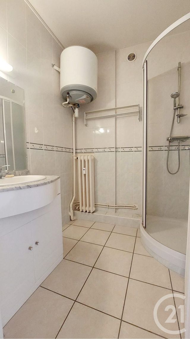 Appartement F3 à louer - 3 pièces - 59.03 m2 - MONTLUCON - 03 - AUVERGNE - Century 21 Pasquet Immobilier
