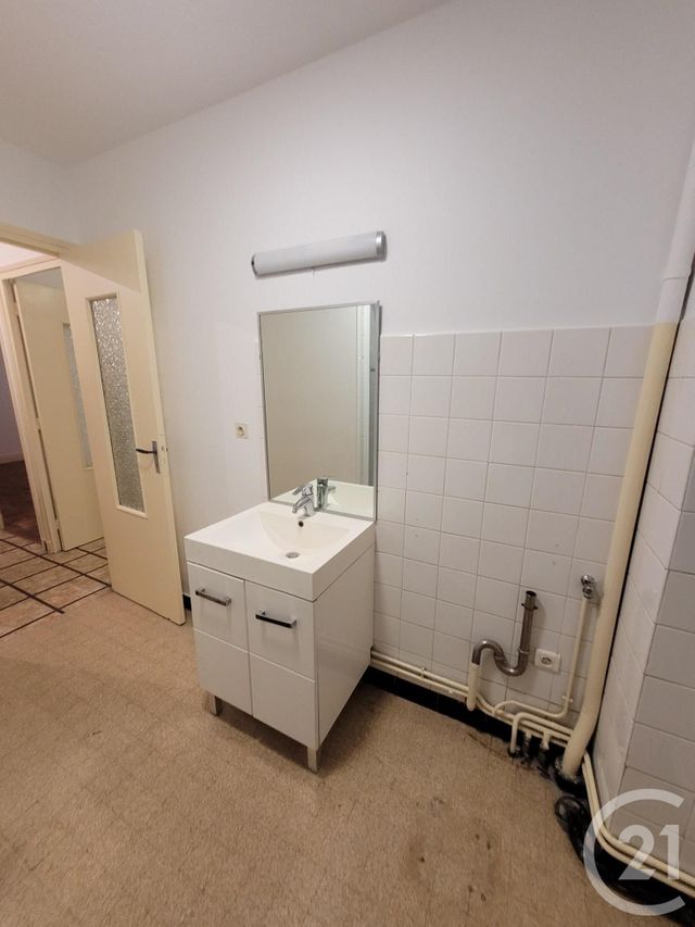 Appartement F4 à louer - 4 pièces - 78.5 m2 - MONTLUCON - 03 - AUVERGNE - Century 21 Pasquet Immobilier