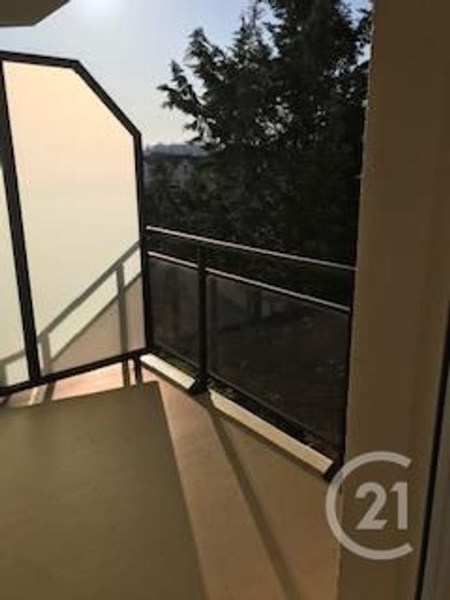 Appartement F3 à louer - 3 pièces - 76.01 m2 - MONTLUCON - 03 - AUVERGNE - Century 21 Pasquet Immobilier