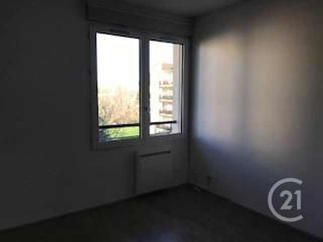 Appartement F3 à louer - 3 pièces - 76.01 m2 - MONTLUCON - 03 - AUVERGNE - Century 21 Pasquet Immobilier