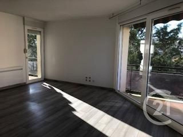Appartement F3 à louer - 3 pièces - 76.01 m2 - MONTLUCON - 03 - AUVERGNE - Century 21 Pasquet Immobilier