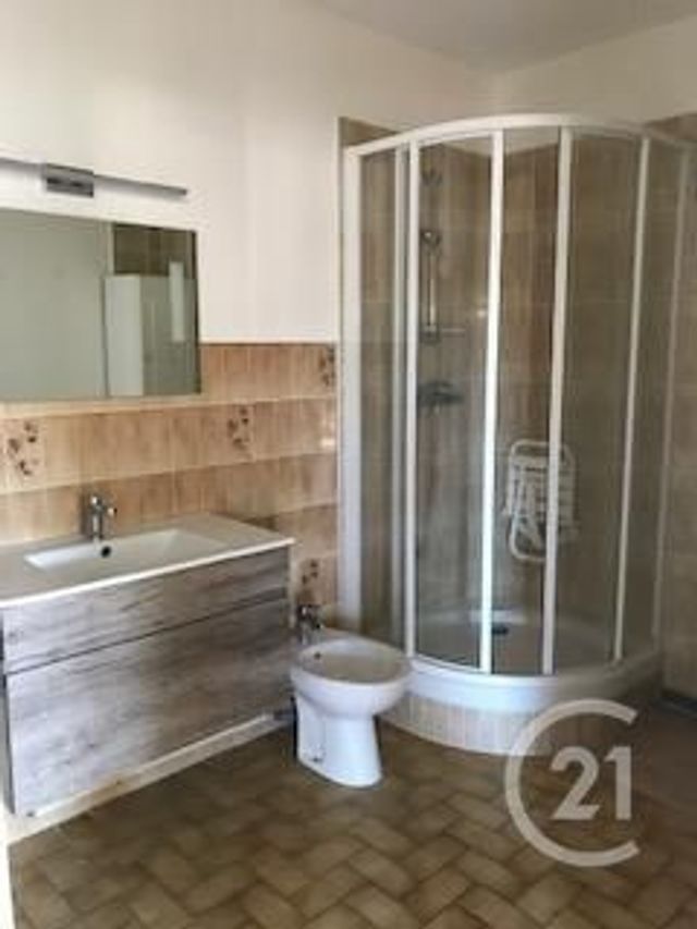 Appartement F3 à louer - 3 pièces - 76.01 m2 - MONTLUCON - 03 - AUVERGNE - Century 21 Pasquet Immobilier