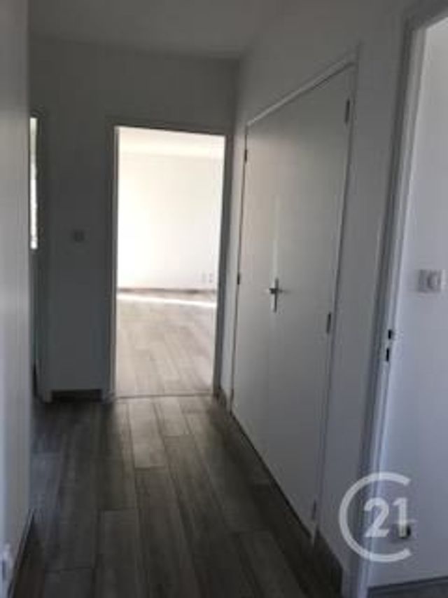 Appartement F3 à louer - 3 pièces - 76.01 m2 - MONTLUCON - 03 - AUVERGNE - Century 21 Pasquet Immobilier