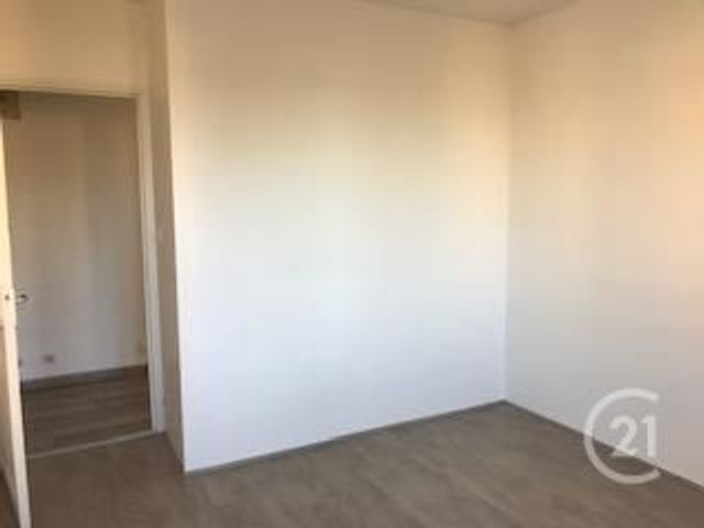 Appartement F3 à louer - 3 pièces - 76.01 m2 - MONTLUCON - 03 - AUVERGNE - Century 21 Pasquet Immobilier