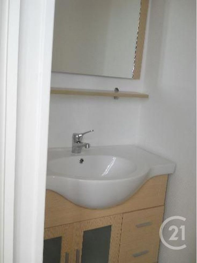Appartement Studio à louer - 1 pièce - 19.0 m2 - MONTLUCON - 03 - AUVERGNE - Century 21 Pasquet Immobilier