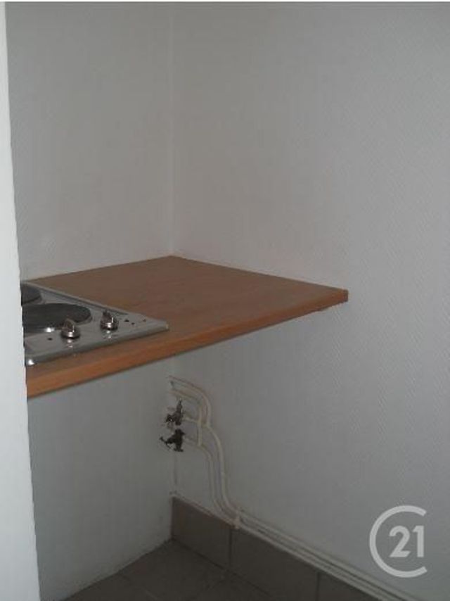 Appartement Studio à louer - 1 pièce - 19.0 m2 - MONTLUCON - 03 - AUVERGNE - Century 21 Pasquet Immobilier