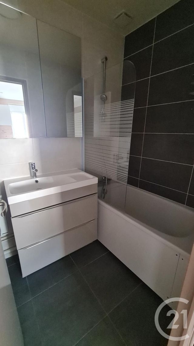Appartement F3 à louer - 3 pièces - 46.0 m2 - MONTLUCON - 03 - AUVERGNE - Century 21 Pasquet Immobilier