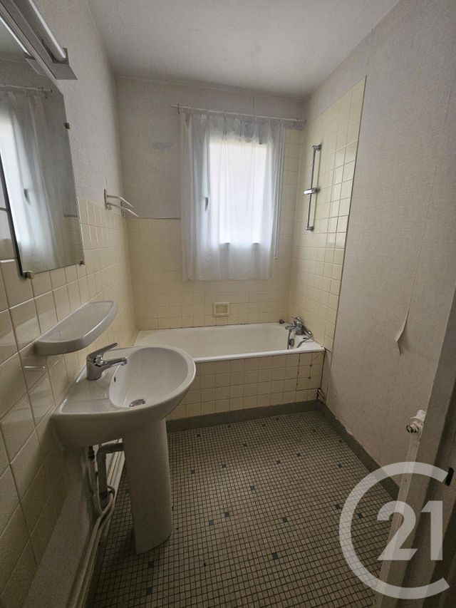 Appartement F3 bis à louer - 3 pièces - 58.29 m2 - DOMERAT - 03 - AUVERGNE - Century 21 Pasquet Immobilier