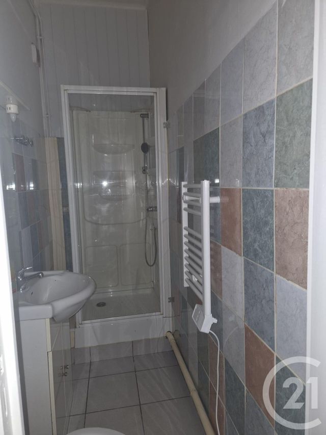 Appartement F2 à louer - 2 pièces - 30.0 m2 - MONTLUCON - 03 - AUVERGNE - Century 21 Pasquet Immobilier