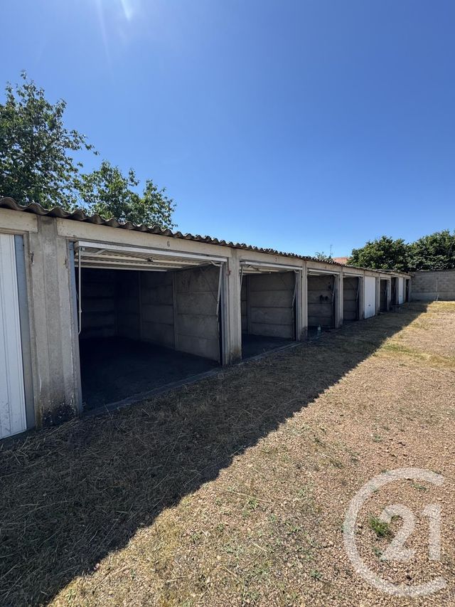 parking à louer - 15.5 m2 - MONTLUCON - 03 - AUVERGNE - Century 21 Pasquet Immobilier