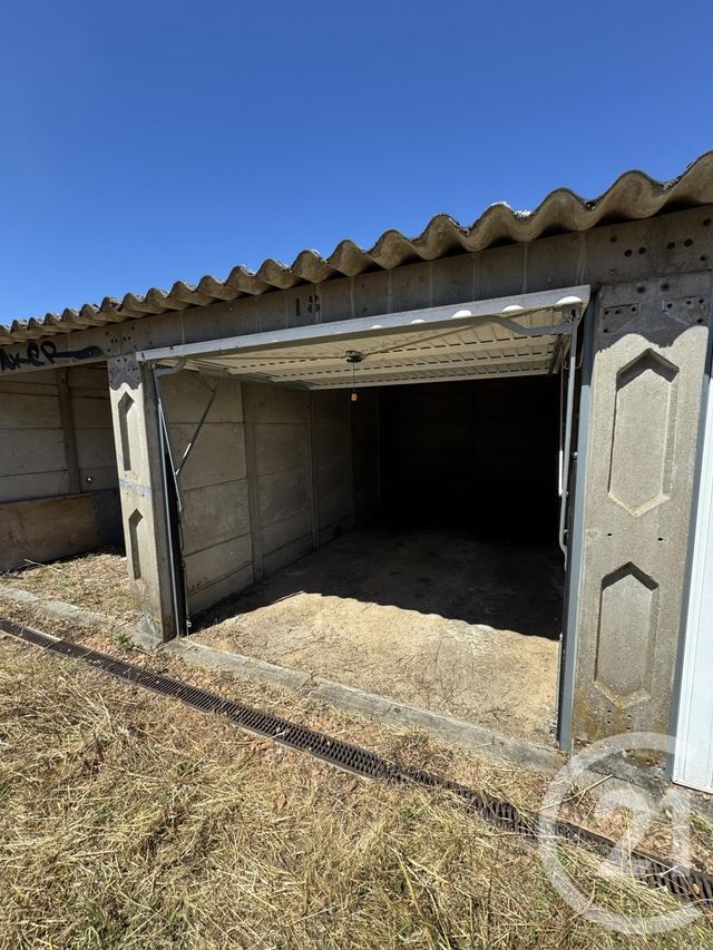 parking à louer - 15.5 m2 - MONTLUCON - 03 - AUVERGNE - Century 21 Pasquet Immobilier