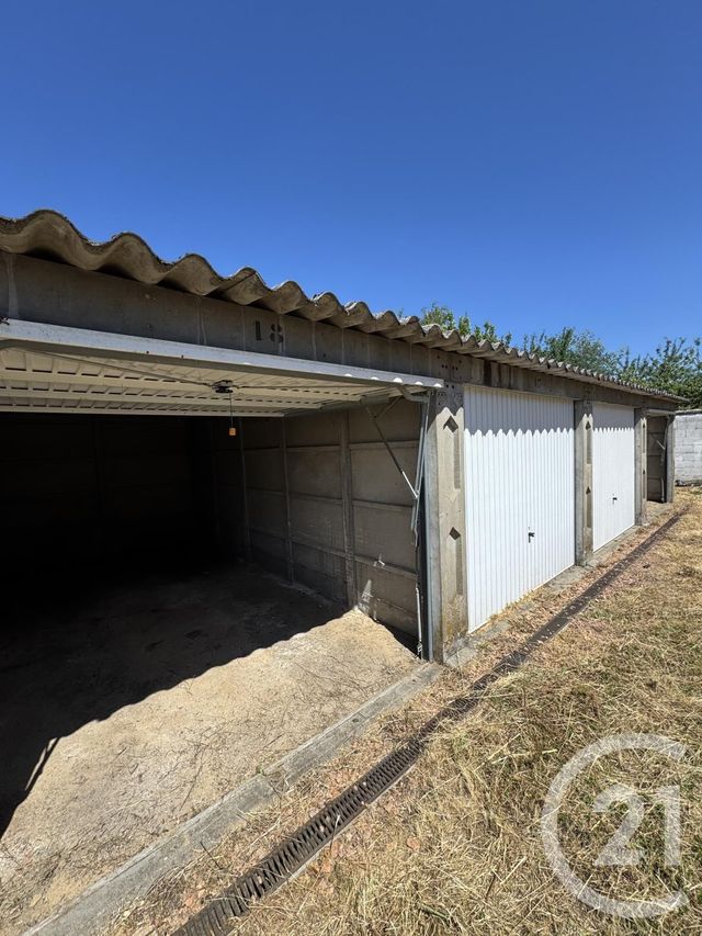 parking à louer - 13.5 m2 - MONTLUCON - 03 - AUVERGNE - Century 21 Pasquet Immobilier