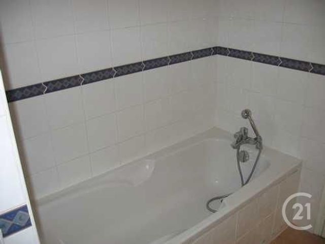 Appartement F4 à louer - 4 pièces - 97.0 m2 - MONTLUCON - 03 - AUVERGNE - Century 21 Pasquet Immobilier