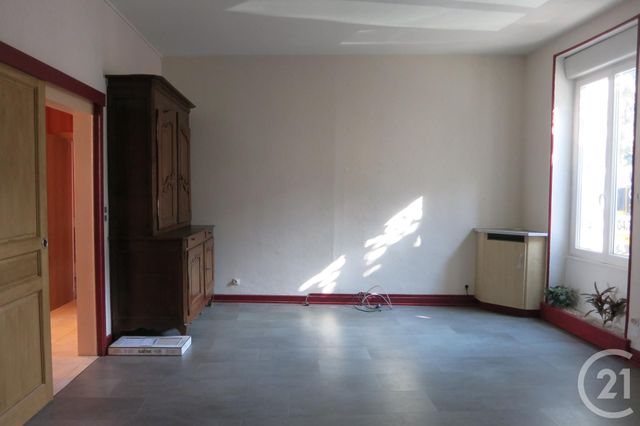 Appartement F3 à louer - 3 pièces - 80.0 m2 - MONTLUCON - 03 - AUVERGNE - Century 21 Pasquet Immobilier