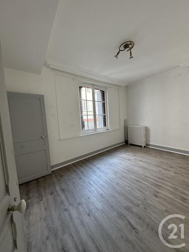 Appartement Autre à louer - 8 pièces - 92.0 m2 - MONTLUCON - 03 - AUVERGNE - Century 21 Pasquet Immobilier