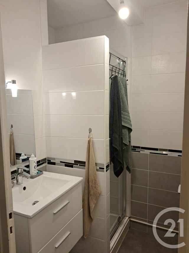 Appartement à vendre - 3 pièces - 55.53 m2 - MONTLUCON - 03 - AUVERGNE - Century 21 Pasquet Immobilier